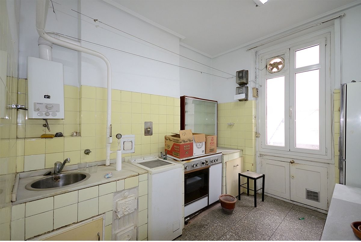 Cocina cerrada original antes de la reforma
