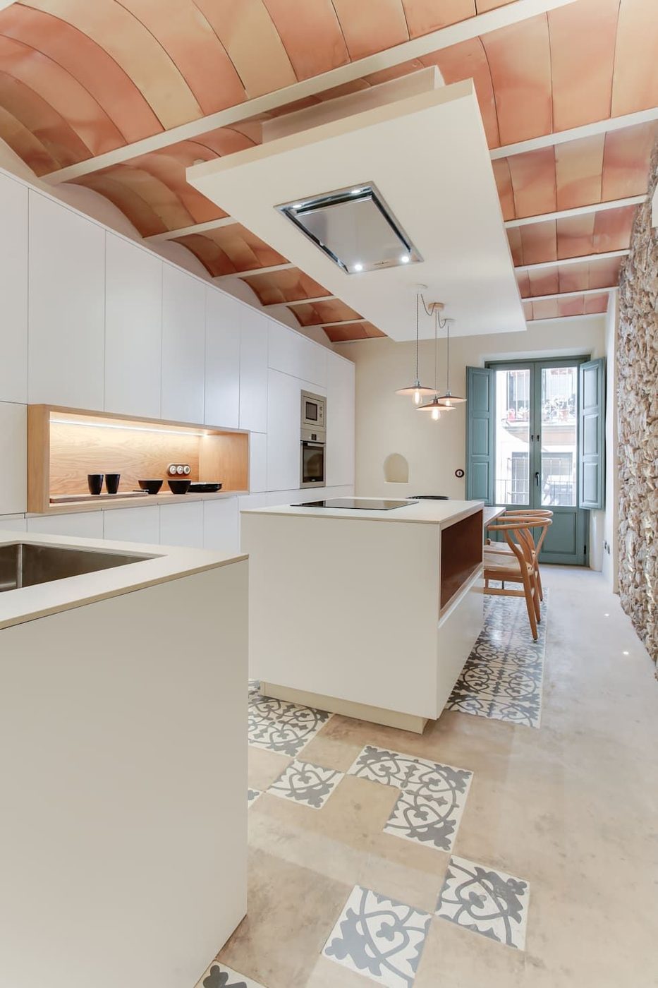 Reforma de cocina con isla y bóveda catalana